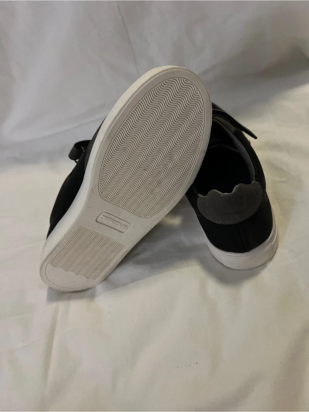 Boy’s Black and Gray Casual Elastic No-Tie Sneakers Size 4